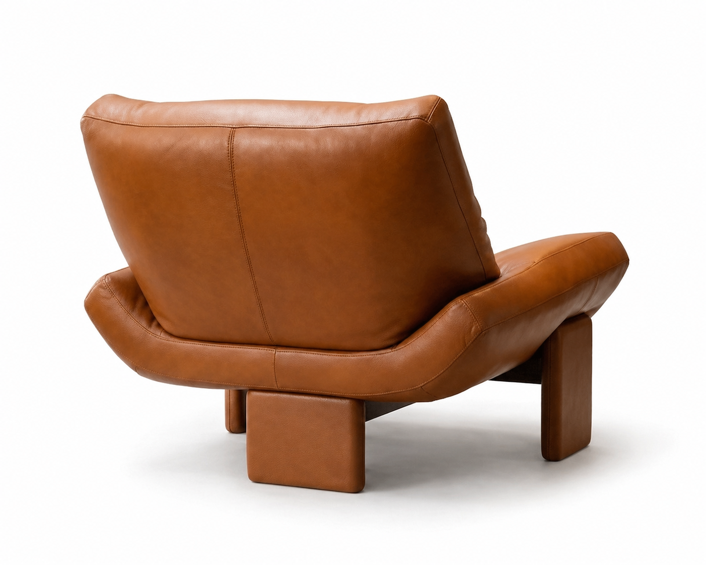 Le Fauteuil Lounge Iconique "Sultan" en Cuir Cognac et Noyer